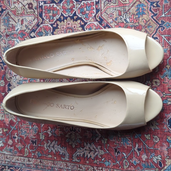 Cream peep-toe heels with high heel and textured material - Picture 4 of 15